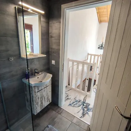 Pounta Family * Glossa