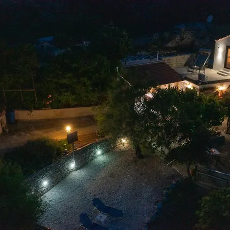 Villa Pounta Family Glossa